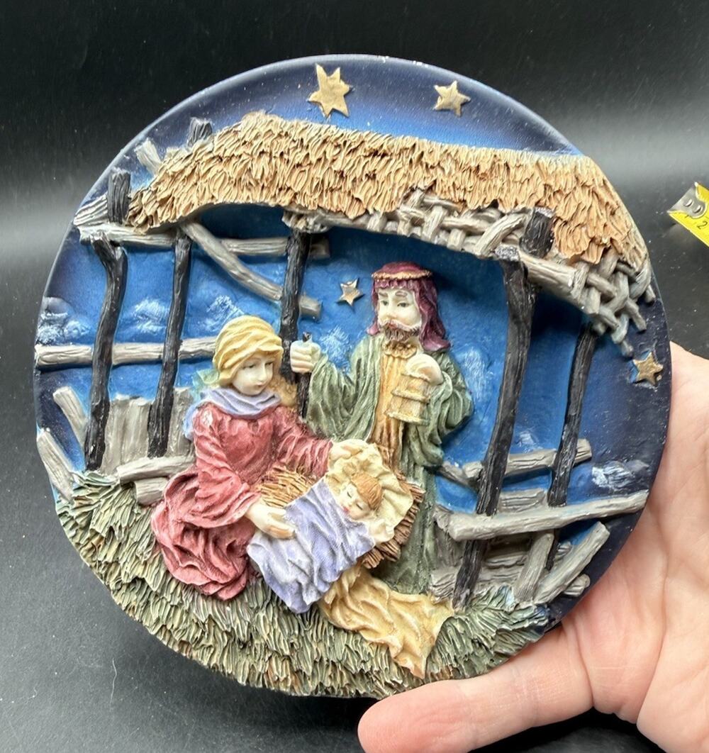 Avon Christmas Nativity Scene 3D Plate With Joseph Mary & Baby Jesus EUC -LO32